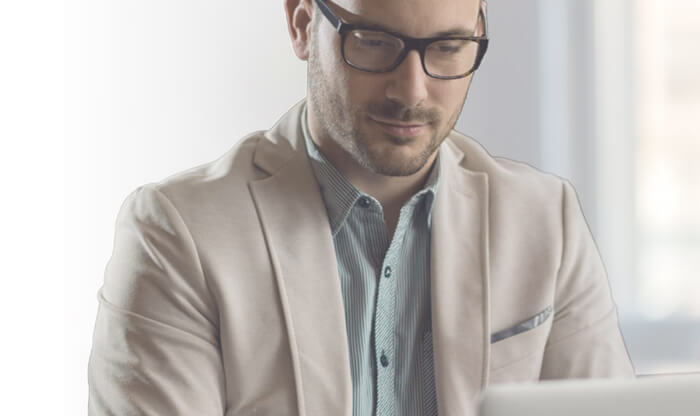 Recruiter uses iCIMS' recruiting technology from his laptop